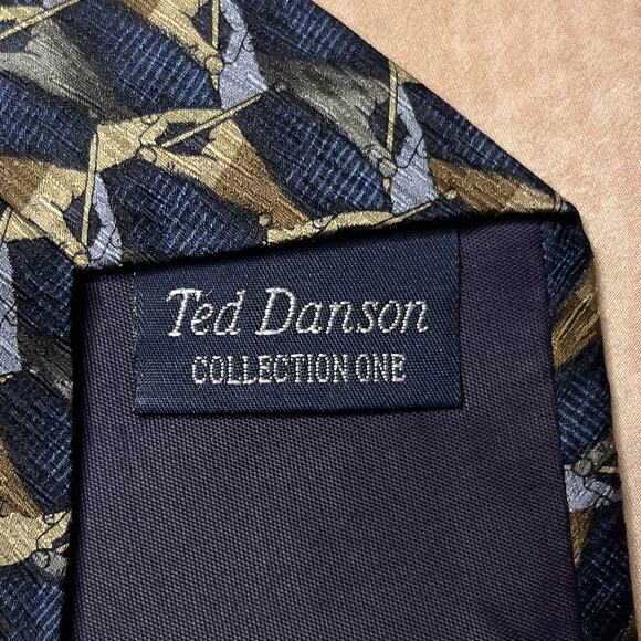 Vintage 90s Christopher Reeve Collection Ted Danson Drawing Hand Tie Graphic Art - Picture 4 of 7